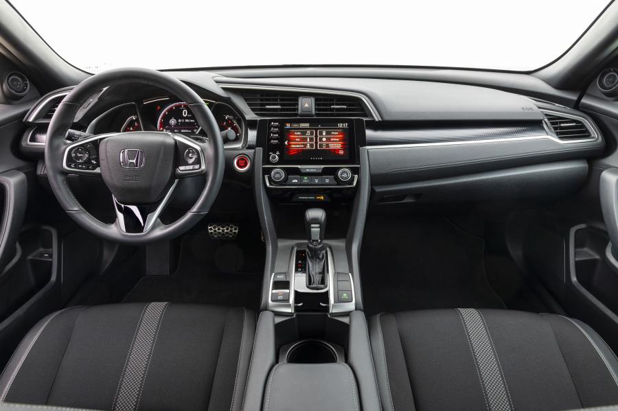 Торпедо Honda Civic Sport Coupe (FC) 2018 года  (NA) (фото 36 из 42)